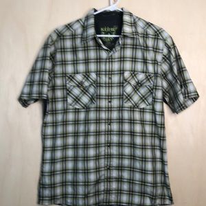 Kuhl men’s  Pearl snap front short sleeve shirt. Size large.